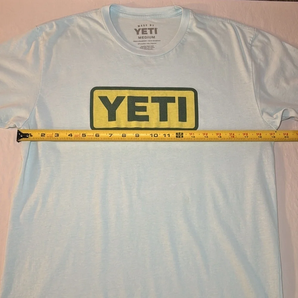 Yeti Men's Light Blue Short Sleeve Logo Badge Graphic Tshirt Size Medium VGUC